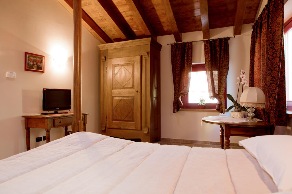 A' La Table Du Sommelier Chambres D Hotes & Restaurant Saint-Vincent Ruang foto