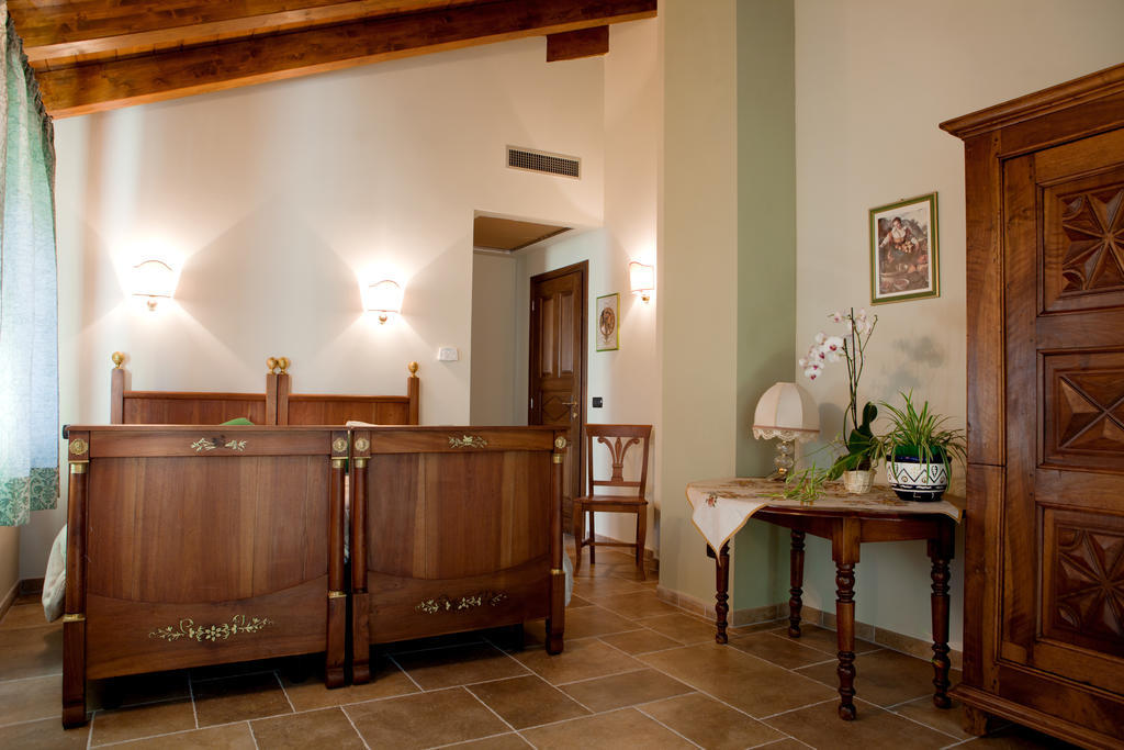 A' La Table Du Sommelier Chambres D Hotes & Restaurant Saint-Vincent Ruang foto