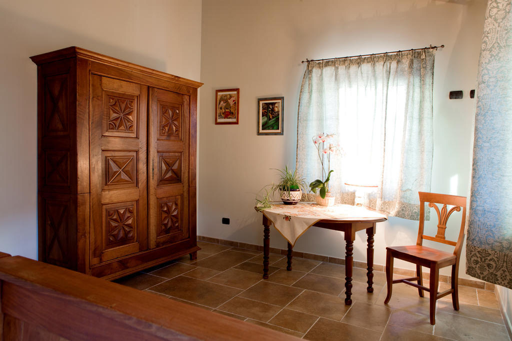 A' La Table Du Sommelier Chambres D Hotes & Restaurant Saint-Vincent Ruang foto