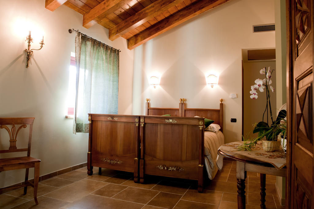 A' La Table Du Sommelier Chambres D Hotes & Restaurant Saint-Vincent Ruang foto