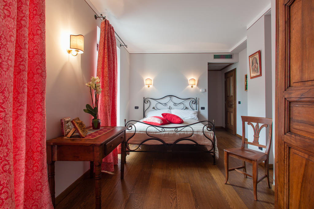 A' La Table Du Sommelier Chambres D Hotes & Restaurant Saint-Vincent Ruang foto