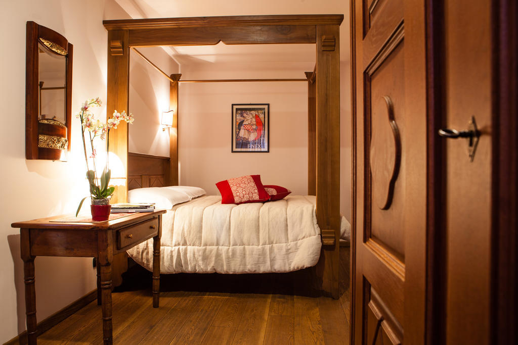 A' La Table Du Sommelier Chambres D Hotes & Restaurant Saint-Vincent Ruang foto