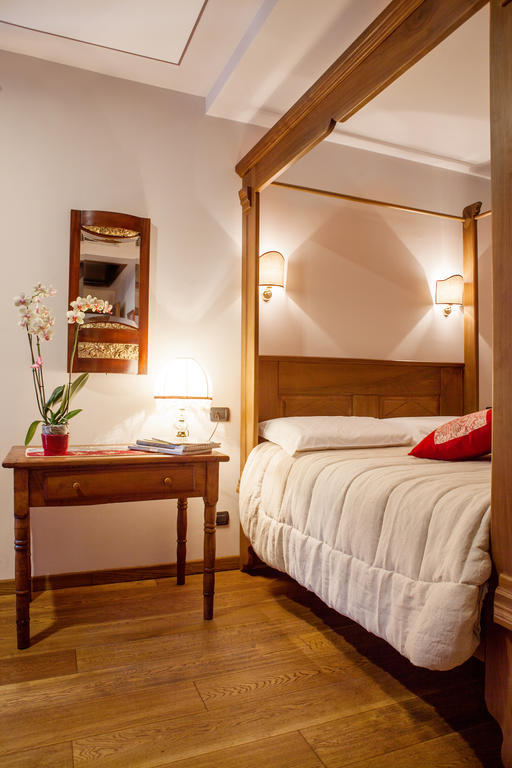 A' La Table Du Sommelier Chambres D Hotes & Restaurant Saint-Vincent Ruang foto