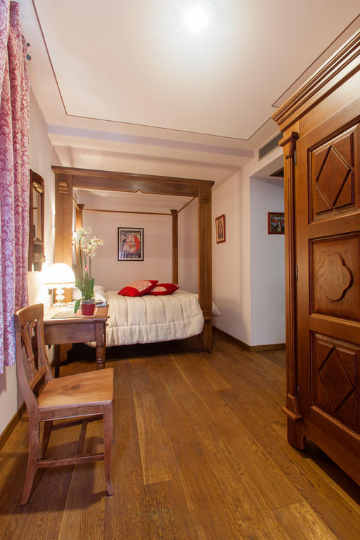 A' La Table Du Sommelier Chambres D Hotes & Restaurant Saint-Vincent Ruang foto